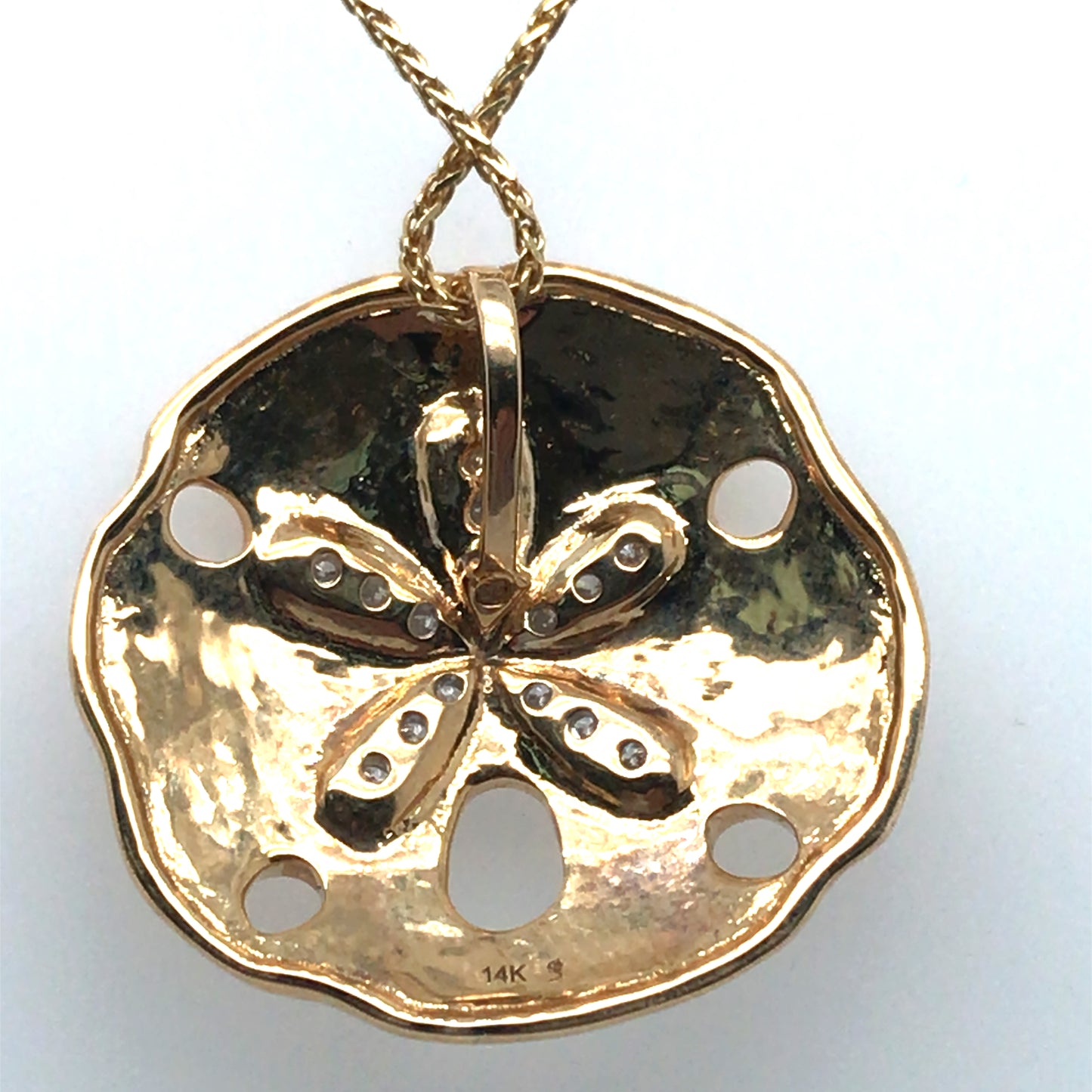 14KY 0.25CT DIAMOND HAMMERED SAND DOLLAR PENDANT SI/G-H 5.6G