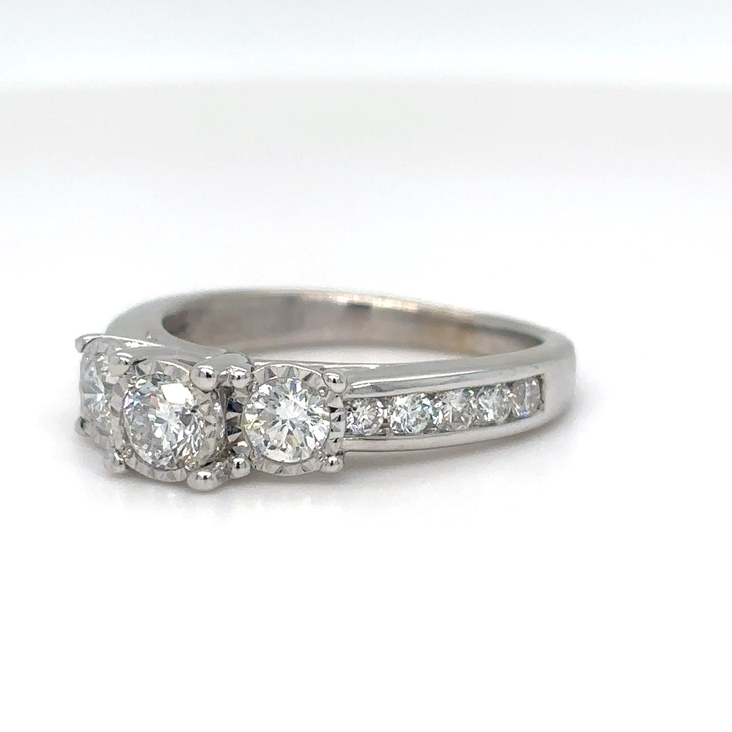 14KW 0.75CTW THREE ROUND DIAMOND RING SI2-I1/ G-I 4.5G