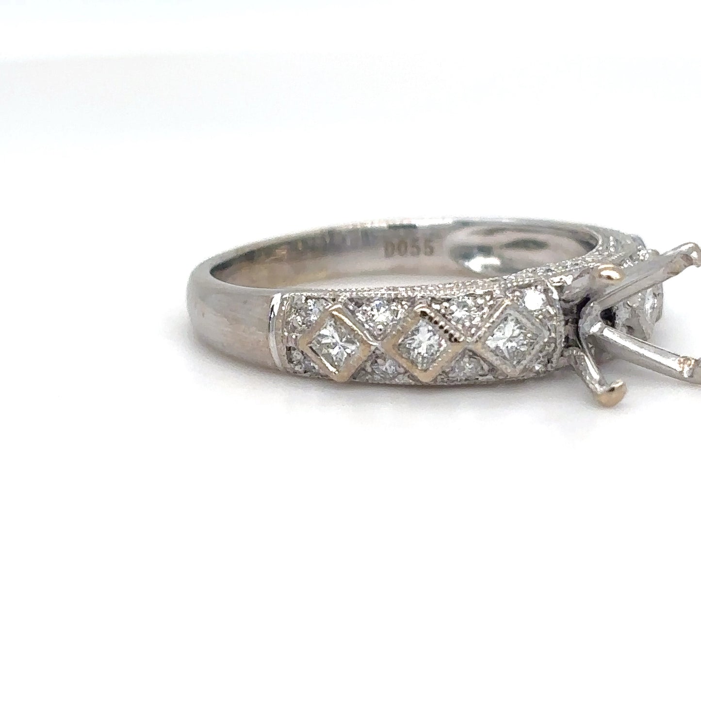 18KW 0.38CTW PRINCESS-ROUND DIAMOND SEMI-MOUNT SI/H-I 4.0G
