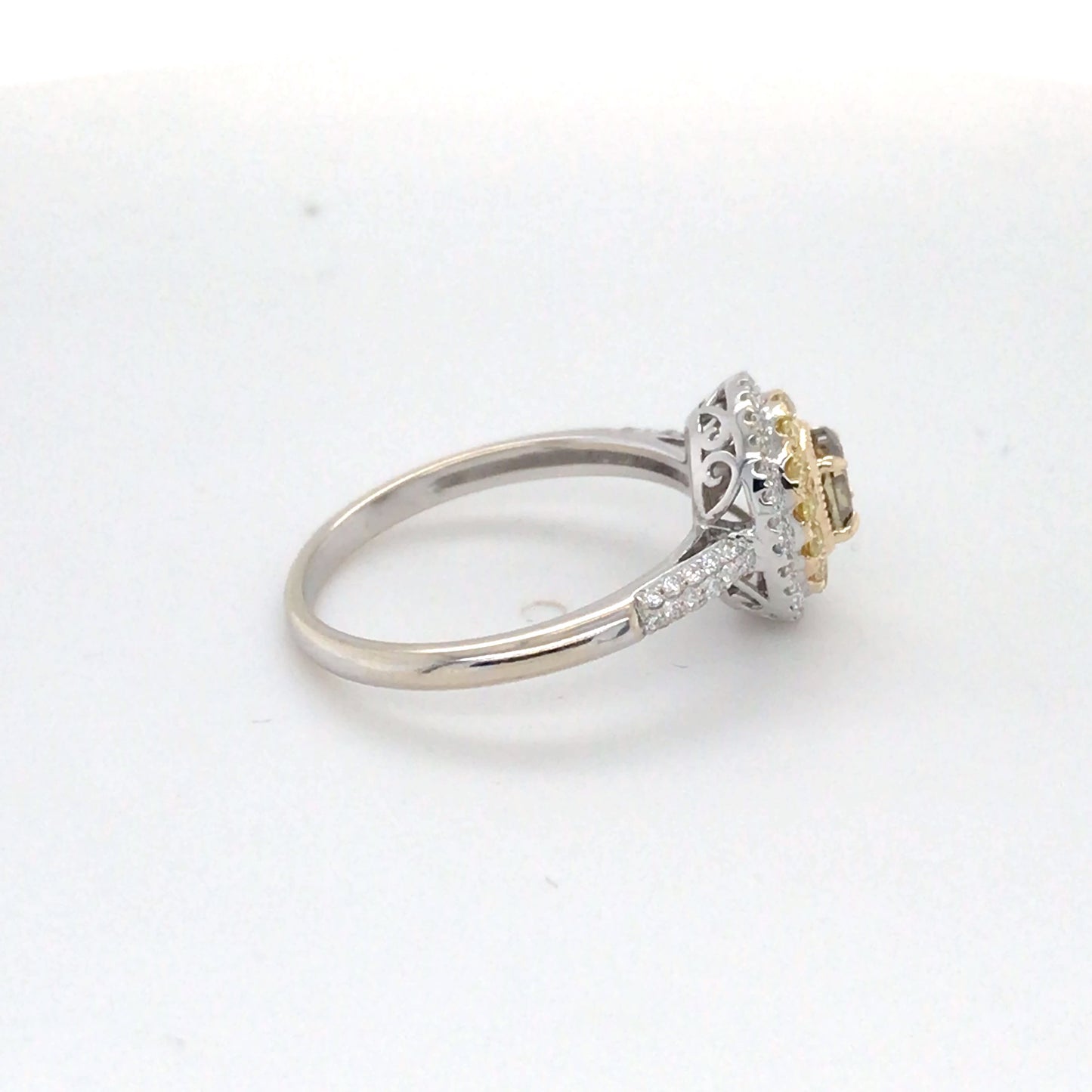 14KW 0.55CTW FANCY BROWNISH/YELLOW-YELLOW-WHITE DIAMOND HALO RING VS 2.6G