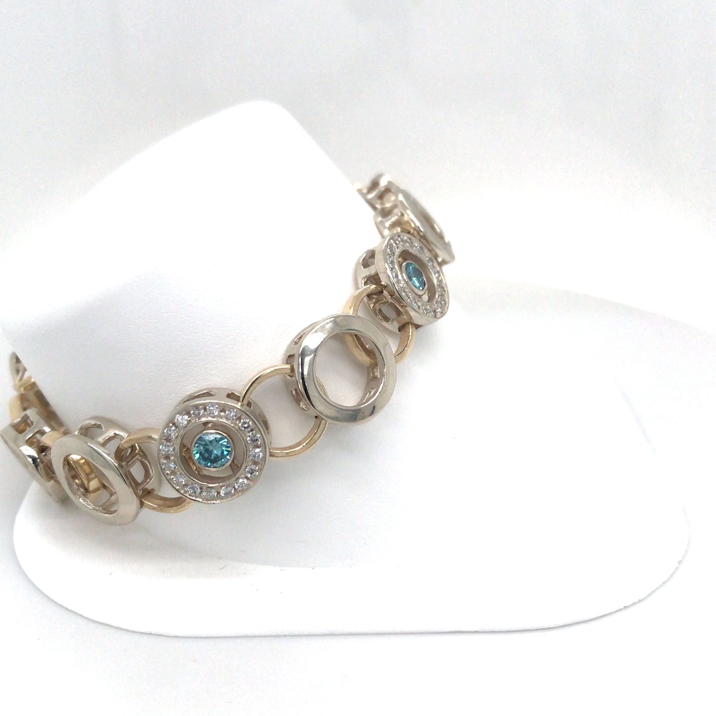 14KW 7.5" 2.20CTW IRRADIATED BLUE-WHITE DIAMOND CIRCLE BRACELET VS/G-H 29.4G