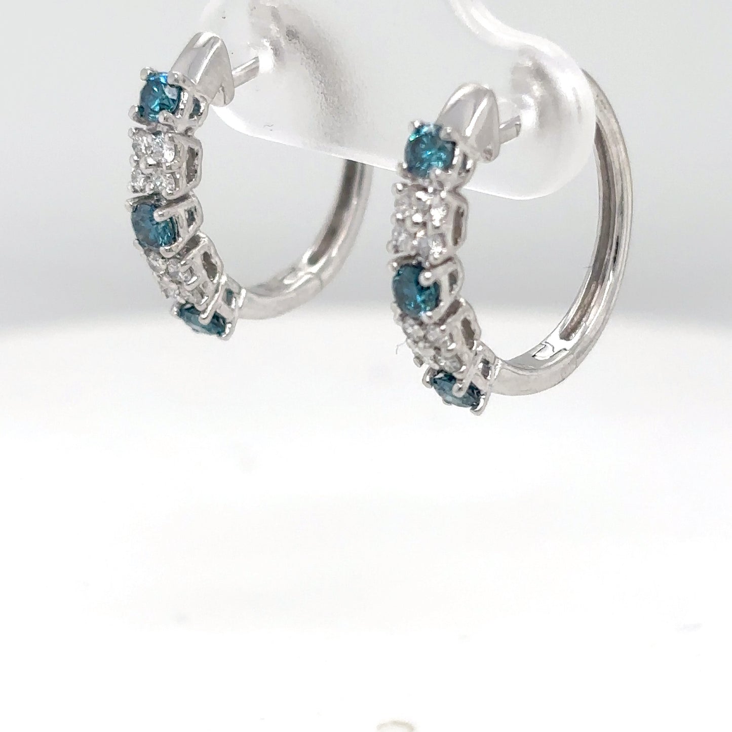 14KW 0.52CTW ENHANCED BLUE-WHITE DIAMOND 17MM HOOP EARRINGS SI/G-H 3.0G