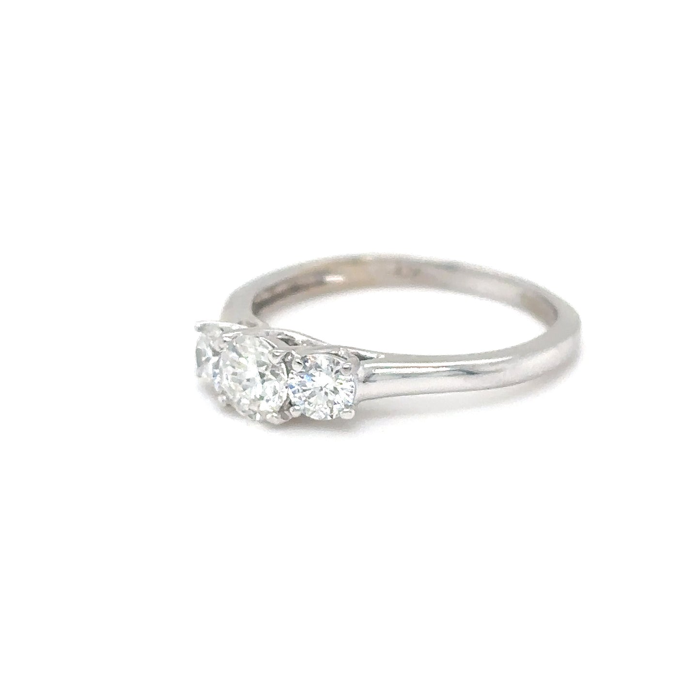 18KW 0.75CTW THREE ROUND BRILLIANT DIAMOND RING SI2/G-H 2.6G