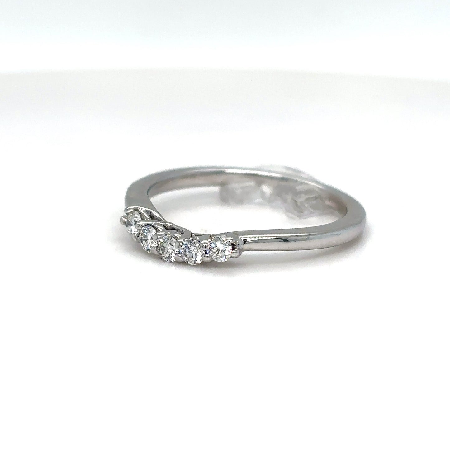 14KW 0.20CTW MATCHING CURVED DIAMOND BAND VS/F-G 2.4G