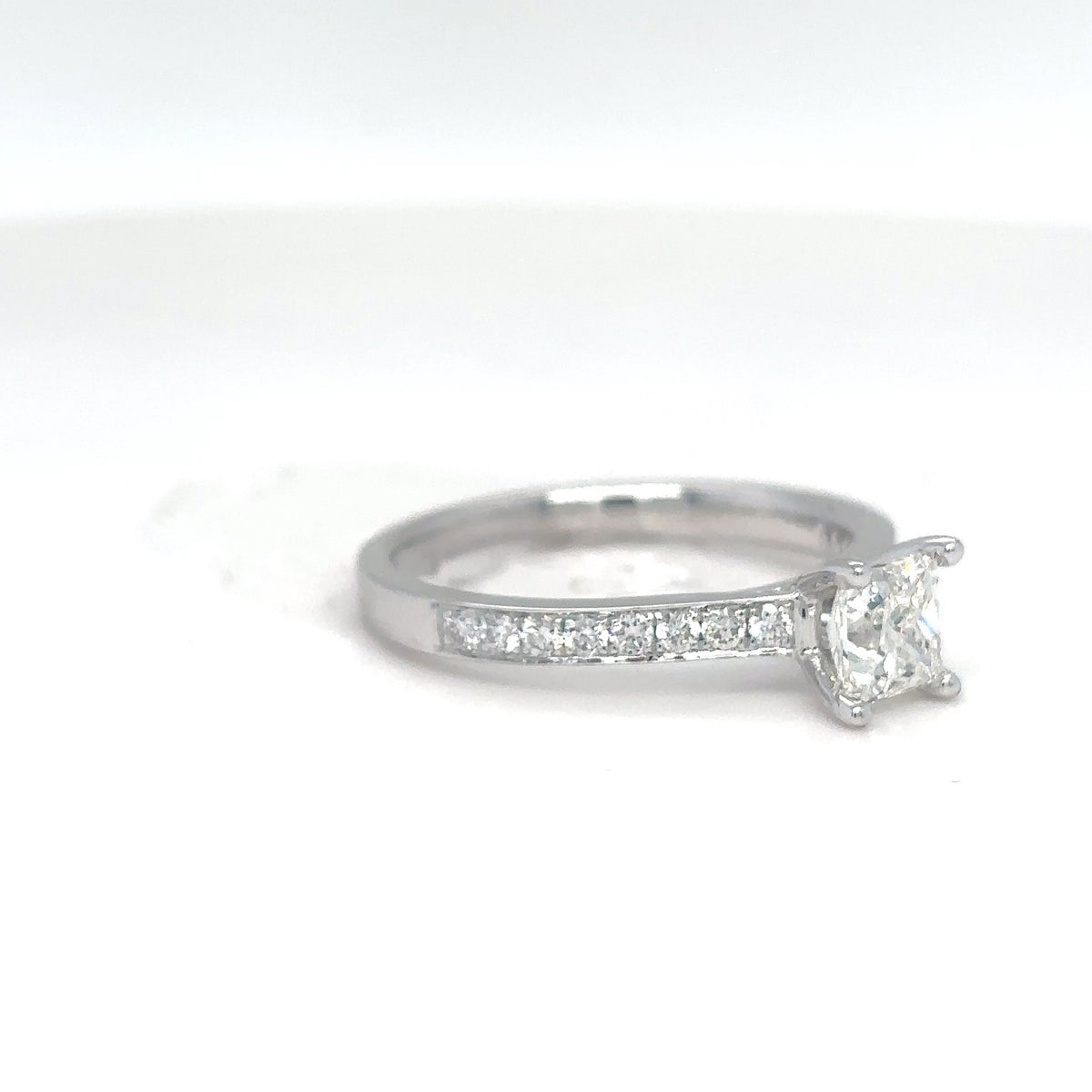 14KW 0.96CTW SQUARE MODIFIED-ROUND BRILLIANT DIAMOND ENGAGEMENT RING I1/I 2.5G