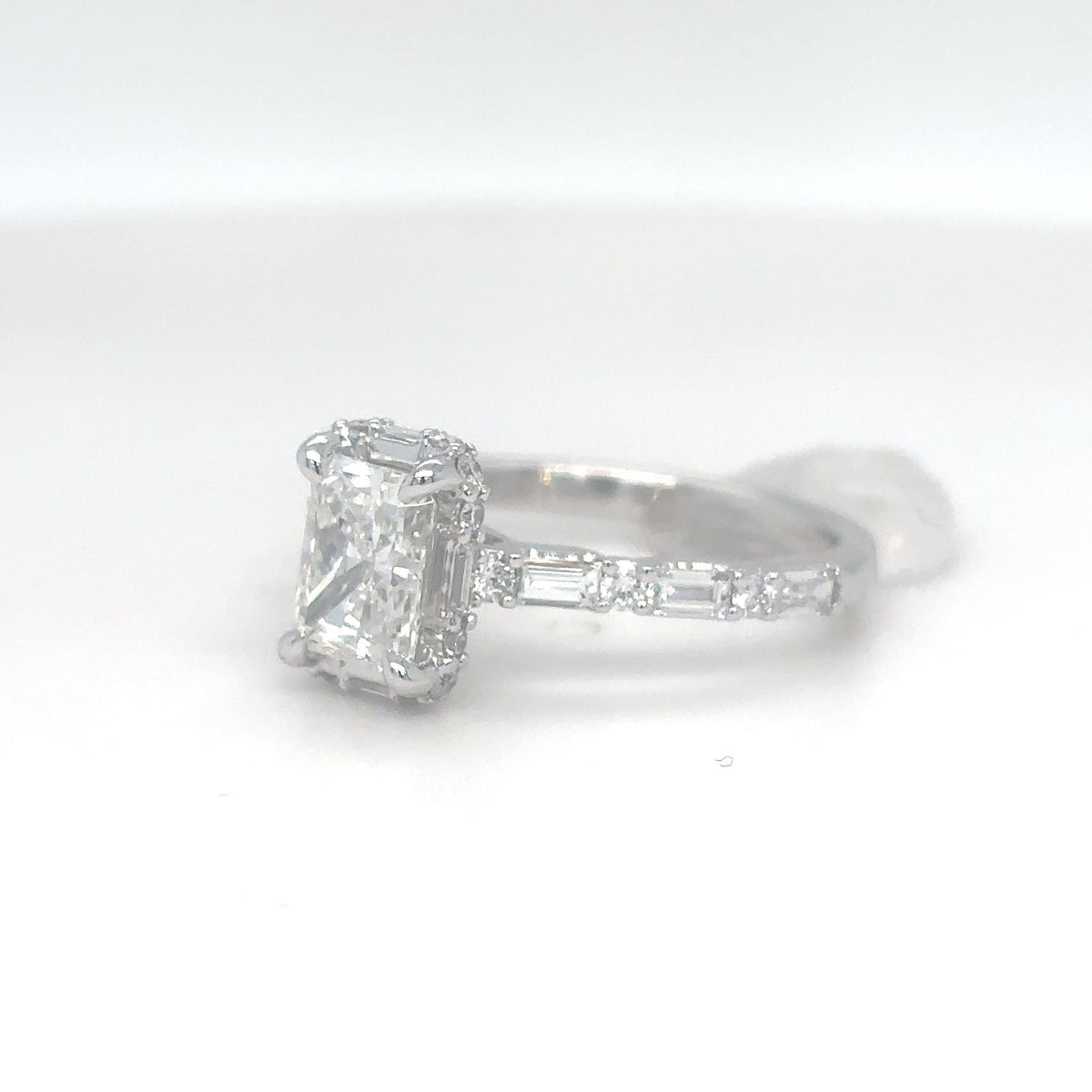 14KW 1.67CTW RADIANT-BAGUETTE-ROUND DIAMOND HALO RING VS1/G 3.0G