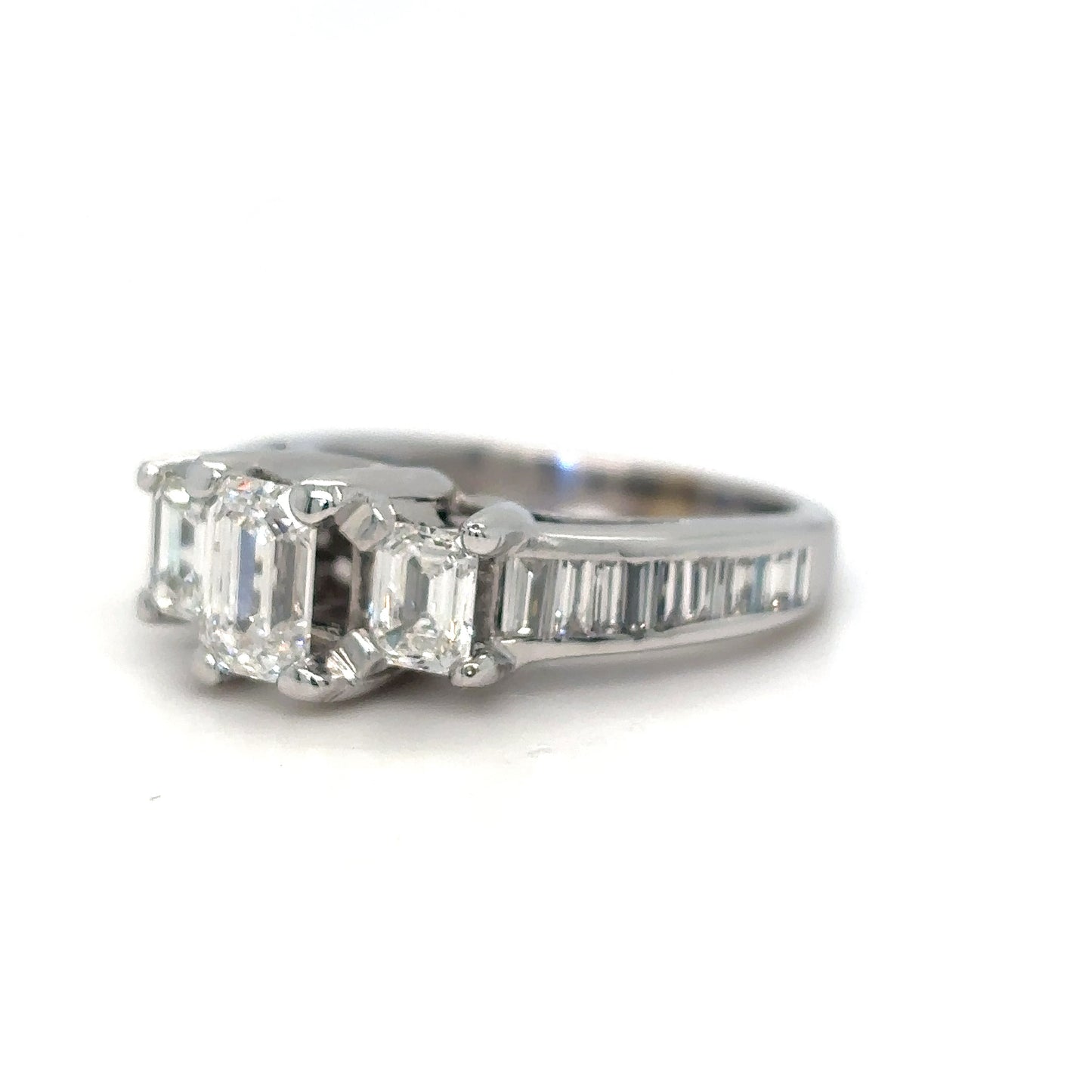 14KW 2.00CTW EMERALD CUT-BAGUETTE DIAMOND RING VS2/H 5.3G