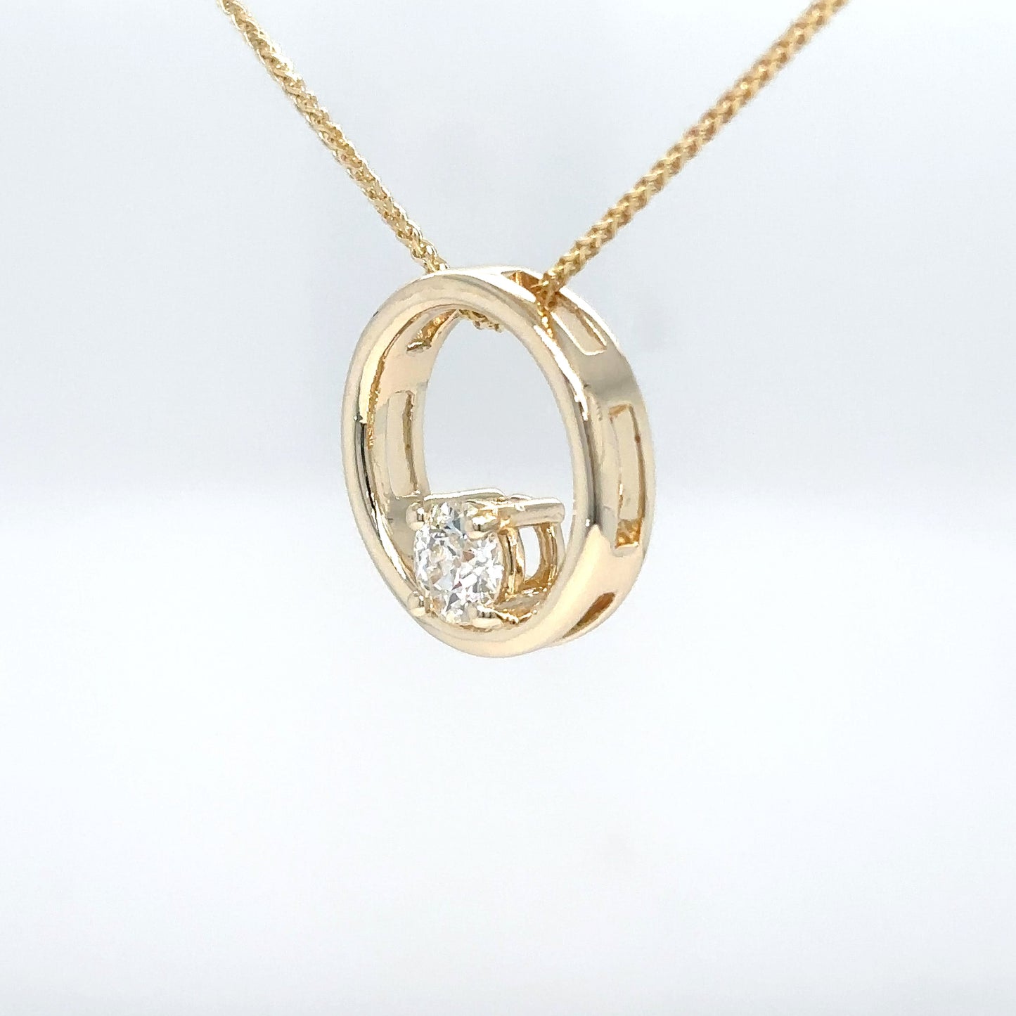 14KY 0.50CTW ROUND BRILLIANT DIAMOND CIRCLE PENDANT VS2/J 3.4G