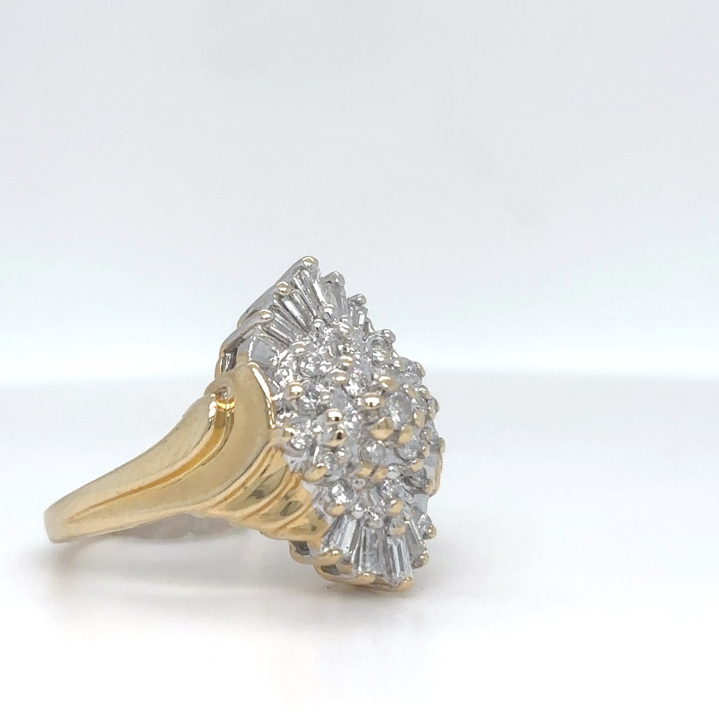 14KY 1.00CTW BAGUETTE/ROUND DIAMOND COCKTAIL RING SI2-I1/H-I