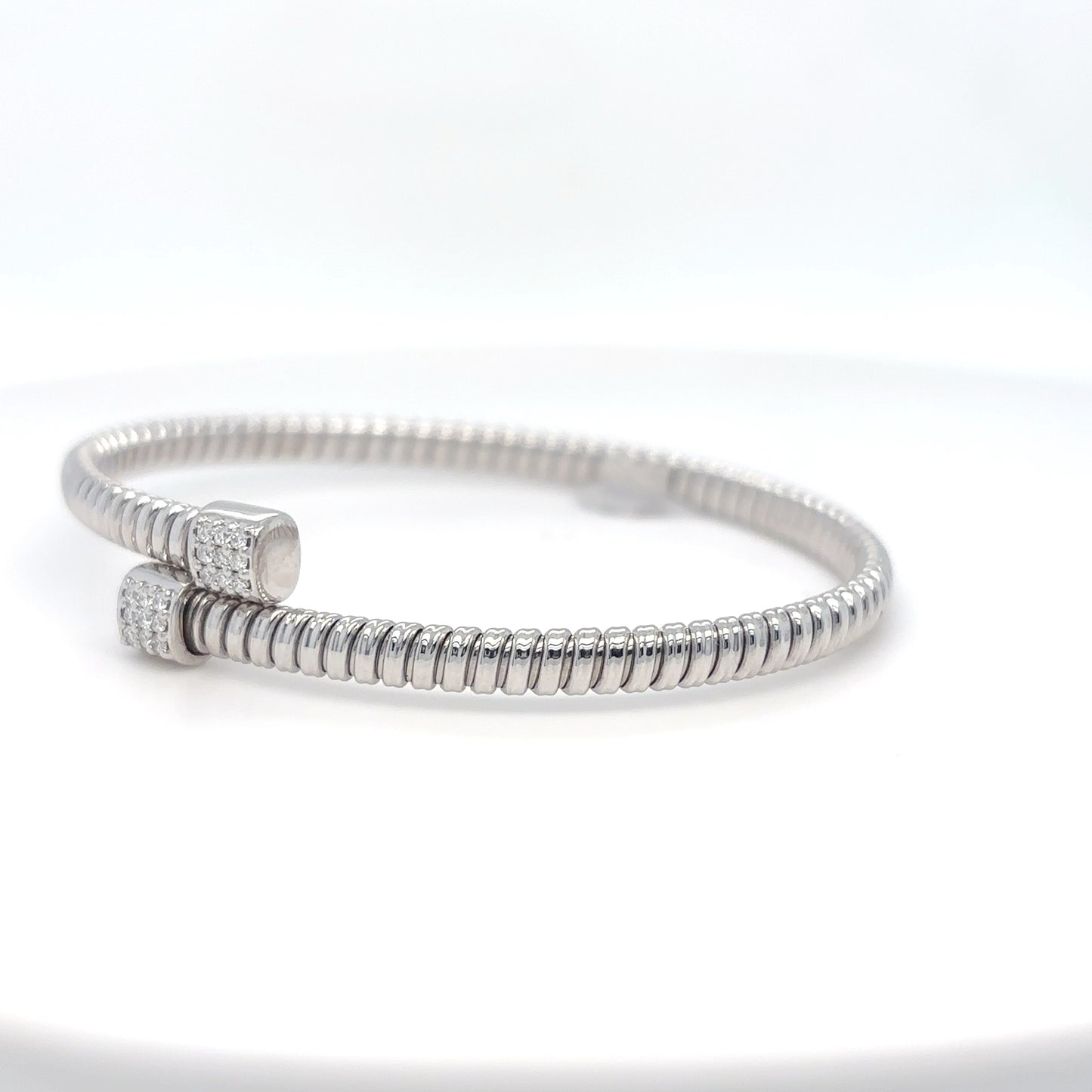 18KW 0.15CTW ROUND BRILLIANT DIAMOND FLEXIBLE BANGLE BRACELET VS/F-G 10.0G