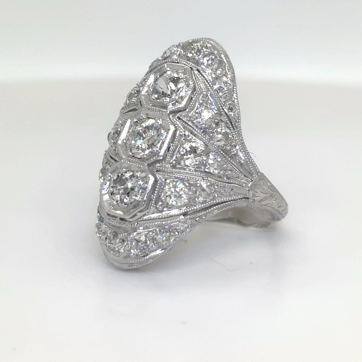 PLAT. 0.75CTW ANTIQUE FILIGREE DIAMOND RING SI2/I 5.4G