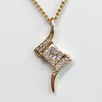 14KY 0.50CTW PRINCESS-ROUND DIAMOND PENDANT