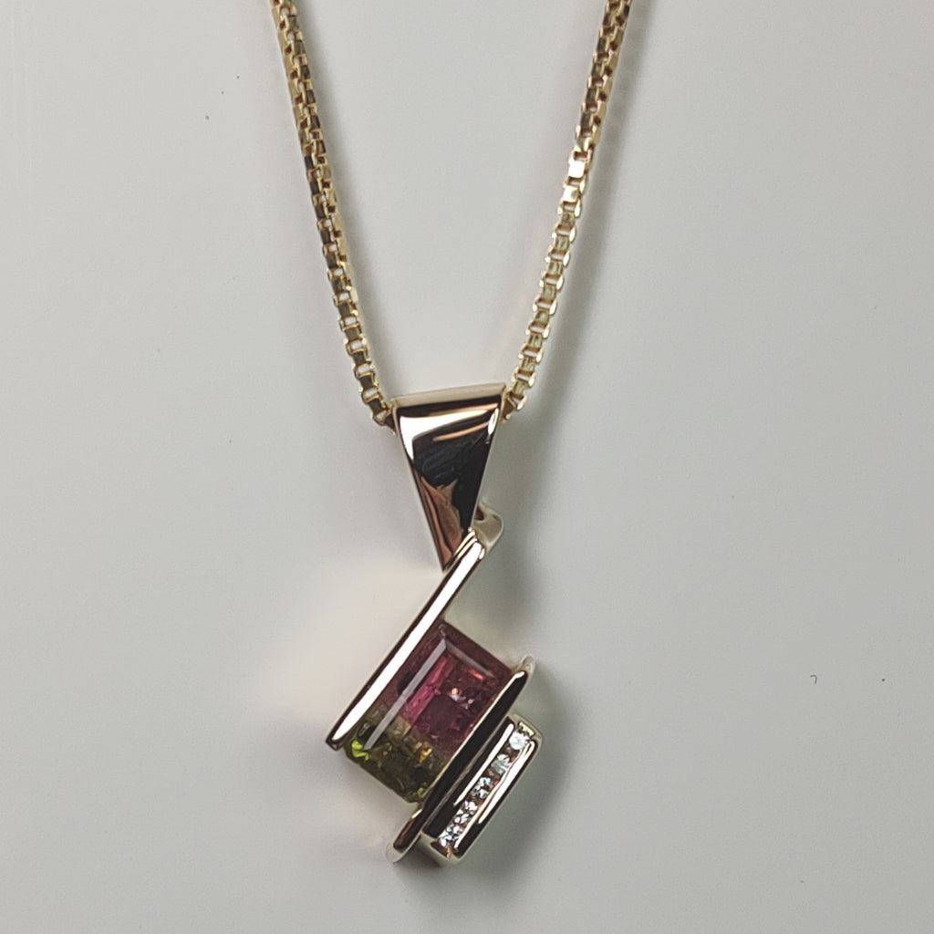 14KY 2.50CT WATERMELON TOURMALINE-0.10CTW DIAMOND PENDANT 7.3G