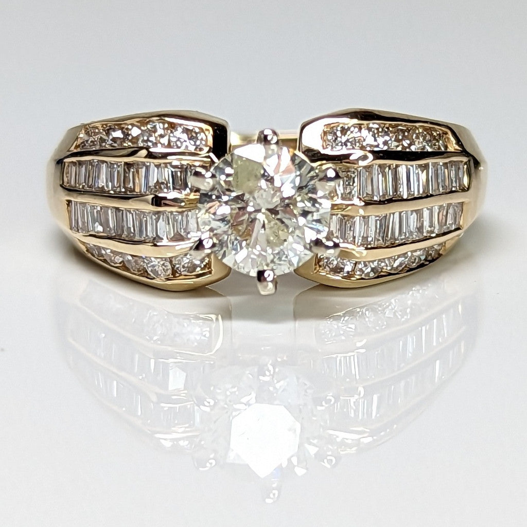 14KY 1.60CTW ROUND-BAGUETTE DIAMOND ENGAGEMENT RING I1/J-K 5.4G