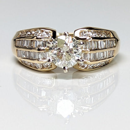 14KY 1.60CTW ROUND-BAGUETTE DIAMOND ENGAGEMENT RING I1/J-K 5.4G