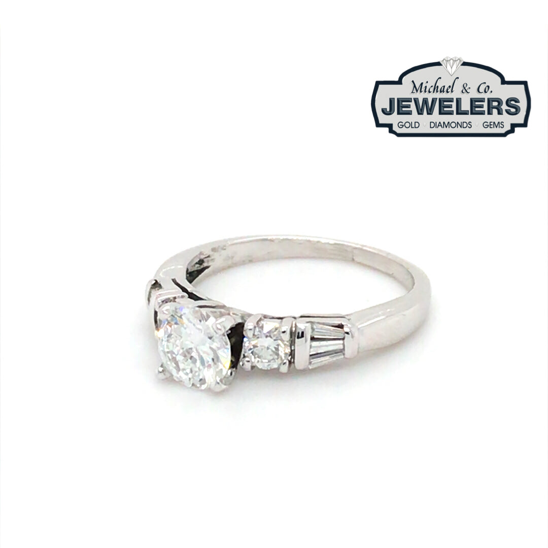 14KW 1.01CTW ROUND BRILLANT-BAGUETTE DIAMOND ENGAGEMENT RING