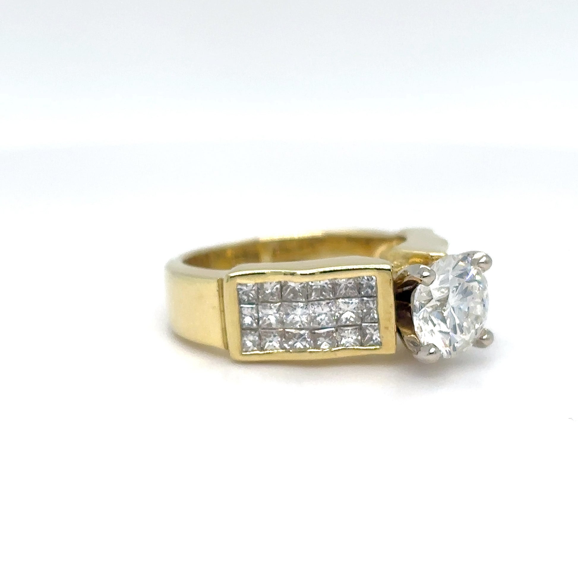 18KY 1.50CT ROUND - 1.00CTW PRINCESS CUT ENGAGEMENT RING