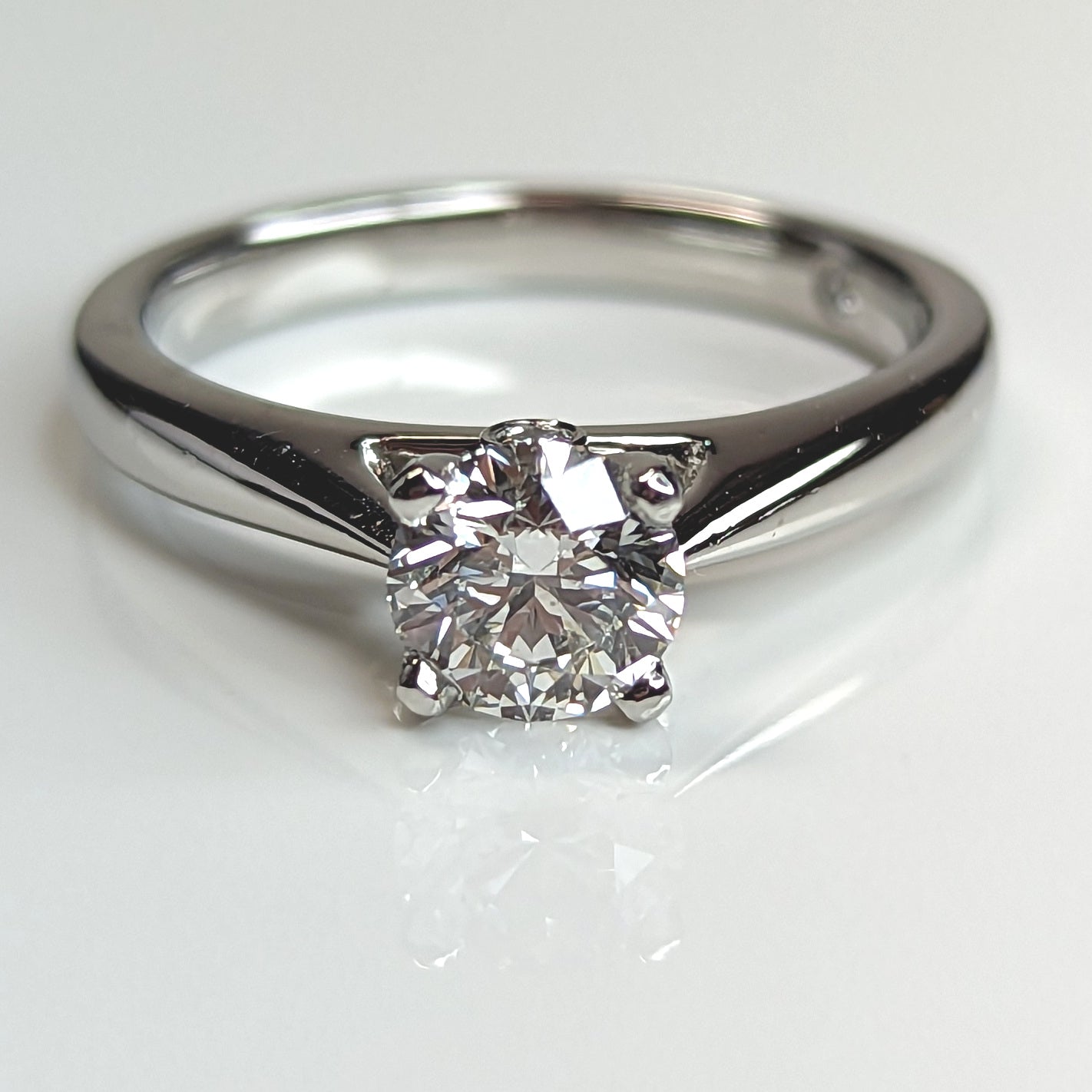 PLAT 0.79CTW ROUND BRILLIANT DIAMOND ENGAGEMENT RING SI1/F