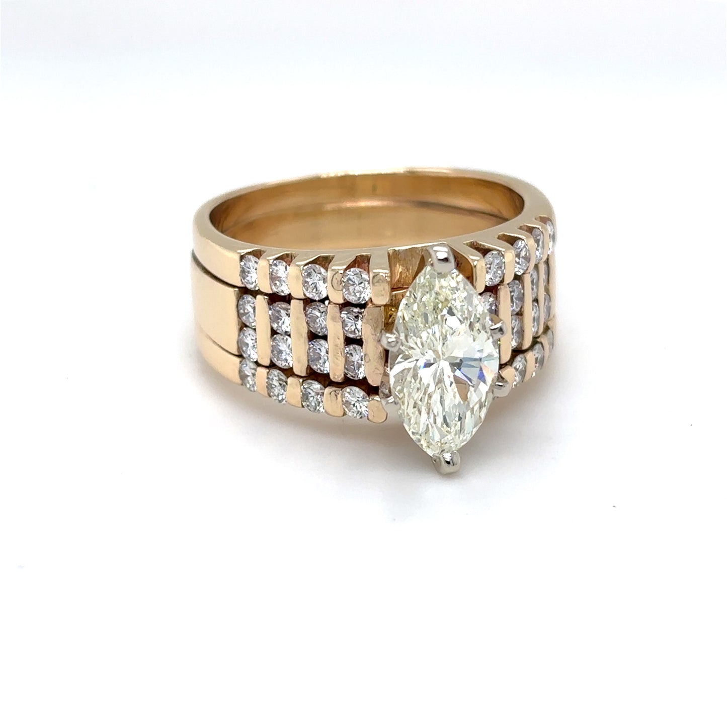 14KY 2.53CTW MARQUISE-RBC DIAMOND ENGAGEMENT RING
