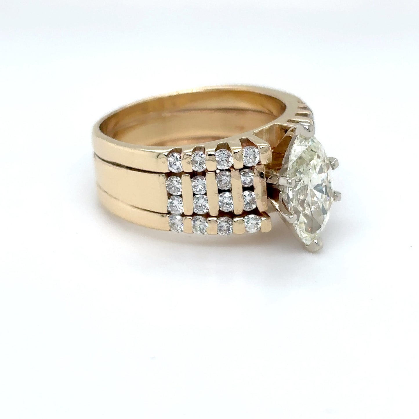 14KY 2.53CTW MARQUISE-RBC DIAMOND ENGAGEMENT RING