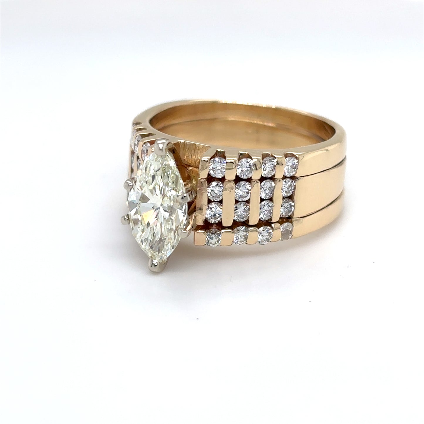 14KY 2.53CTW MARQUISE-RBC DIAMOND ENGAGEMENT RING