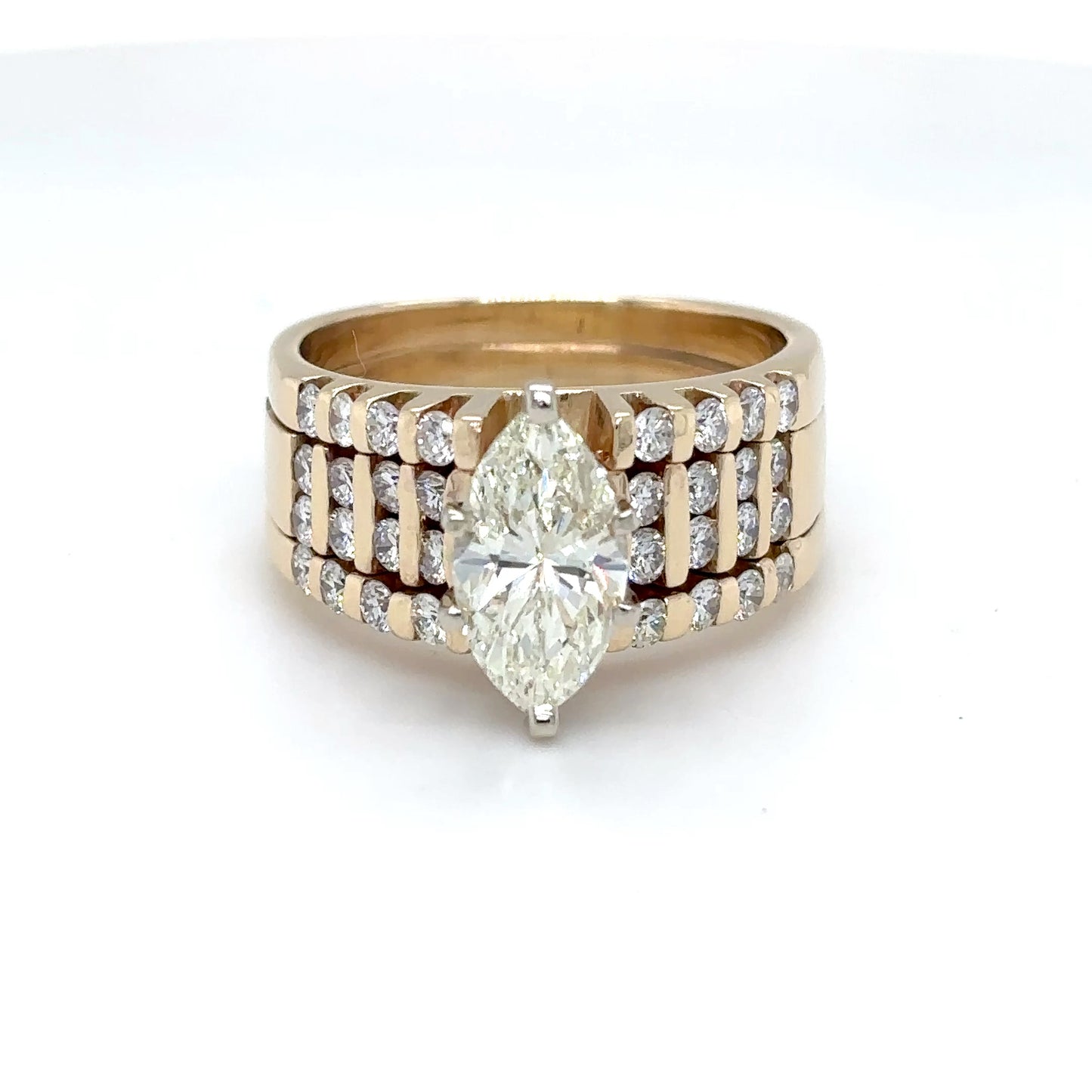14KY 2.53CTW MARQUISE-RBC DIAMOND ENGAGEMENT RING