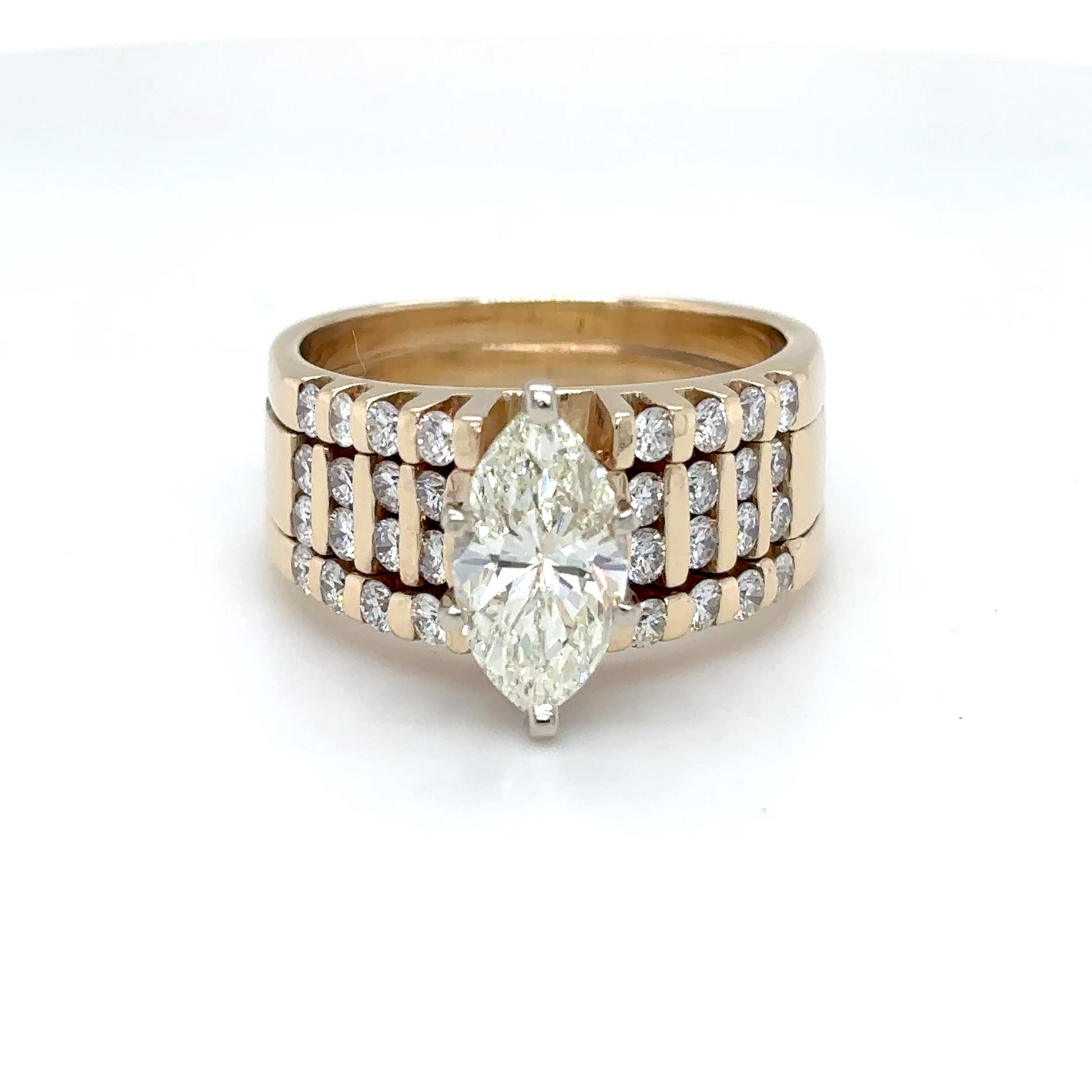 14KY 2.53CTW MARQUISE-RBC DIAMOND ENGAGEMENT RING