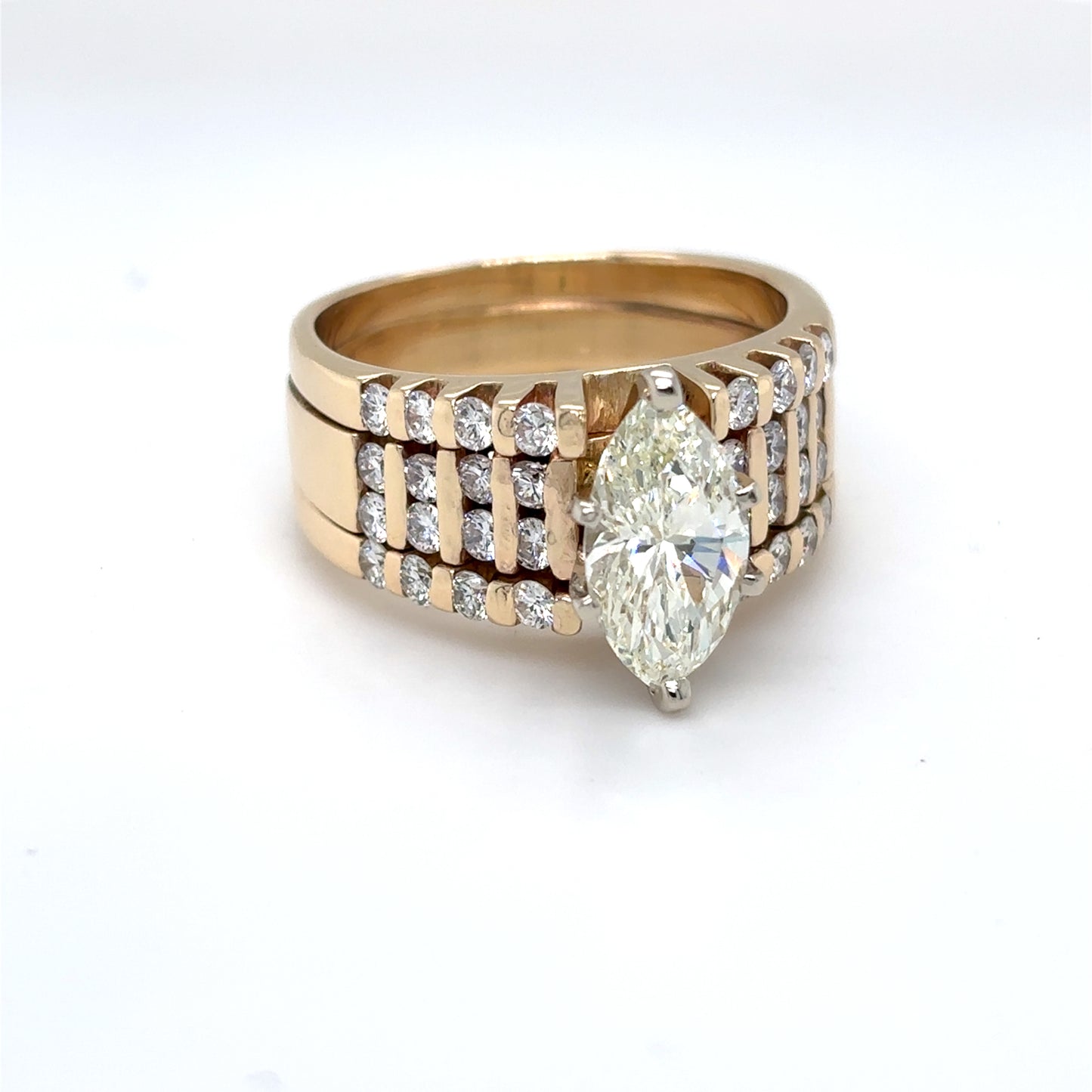 14KY 2.53CTW MARQUISE-RBC DIAMOND ENGAGEMENT RING
