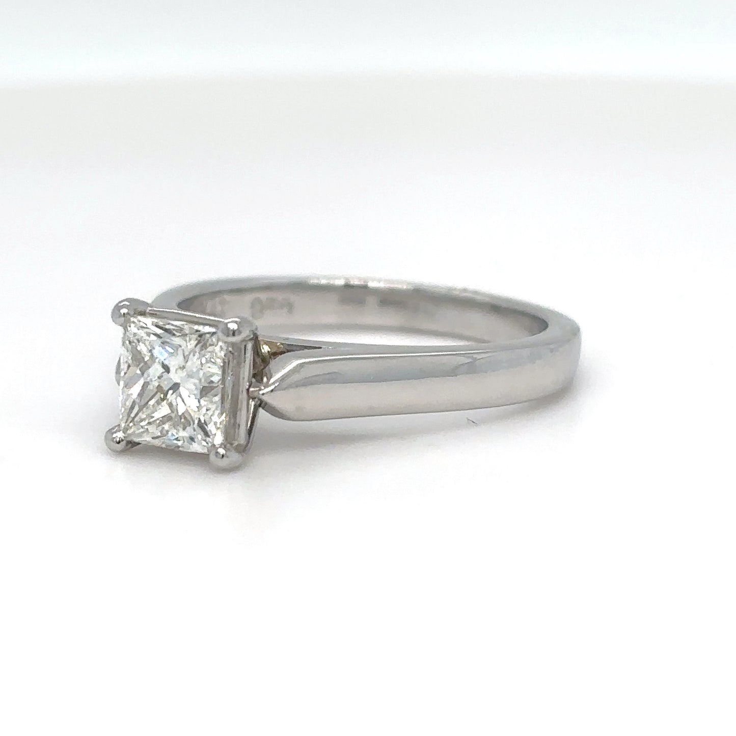 PLAT 0.97CT PRINCESS CUT DIAMOND CATHEDRAL ENGAGEMENT RING