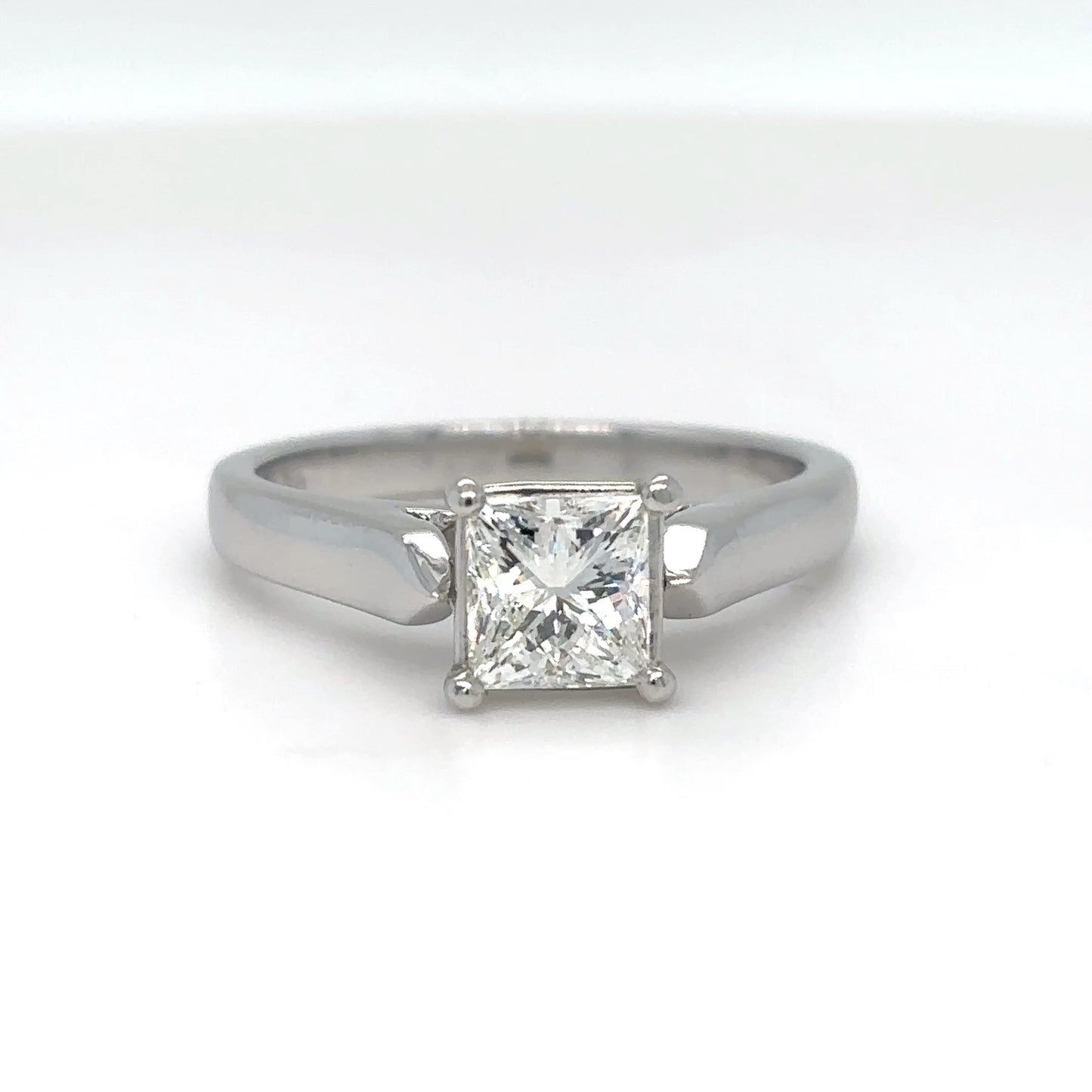 PLAT 0.97CT PRINCESS CUT DIAMOND CATHEDRAL ENGAGEMENT RING