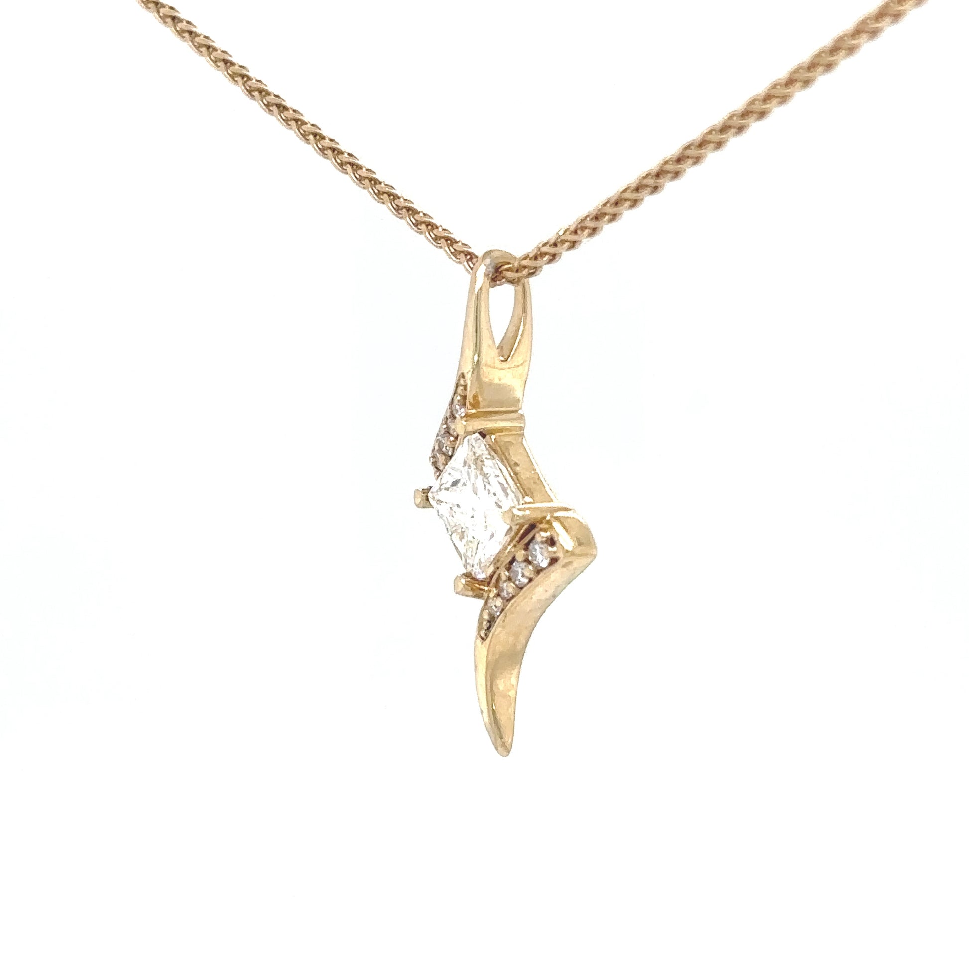 14KY 0.50CTW PRINCESS-ROUND DIAMOND PENDANT