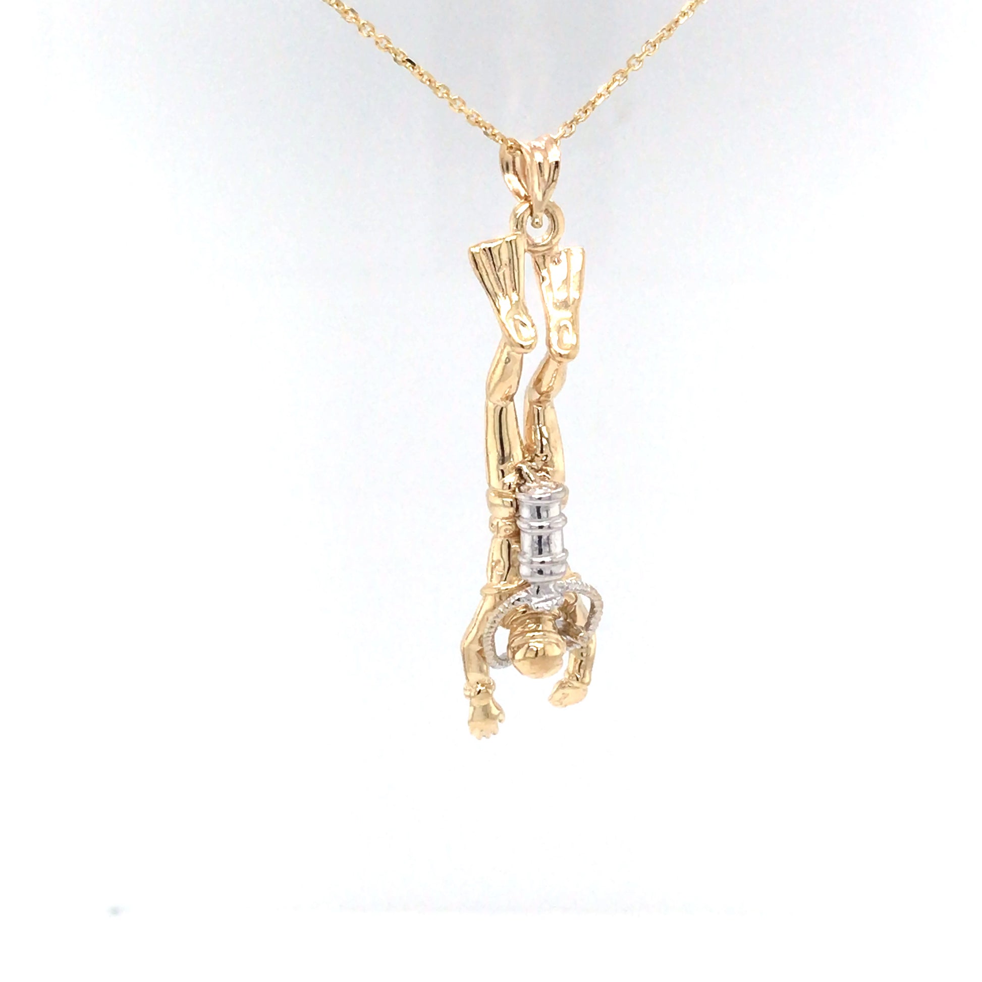 14KTT 3-D SCUBA DIVER PENDANT 7.7G