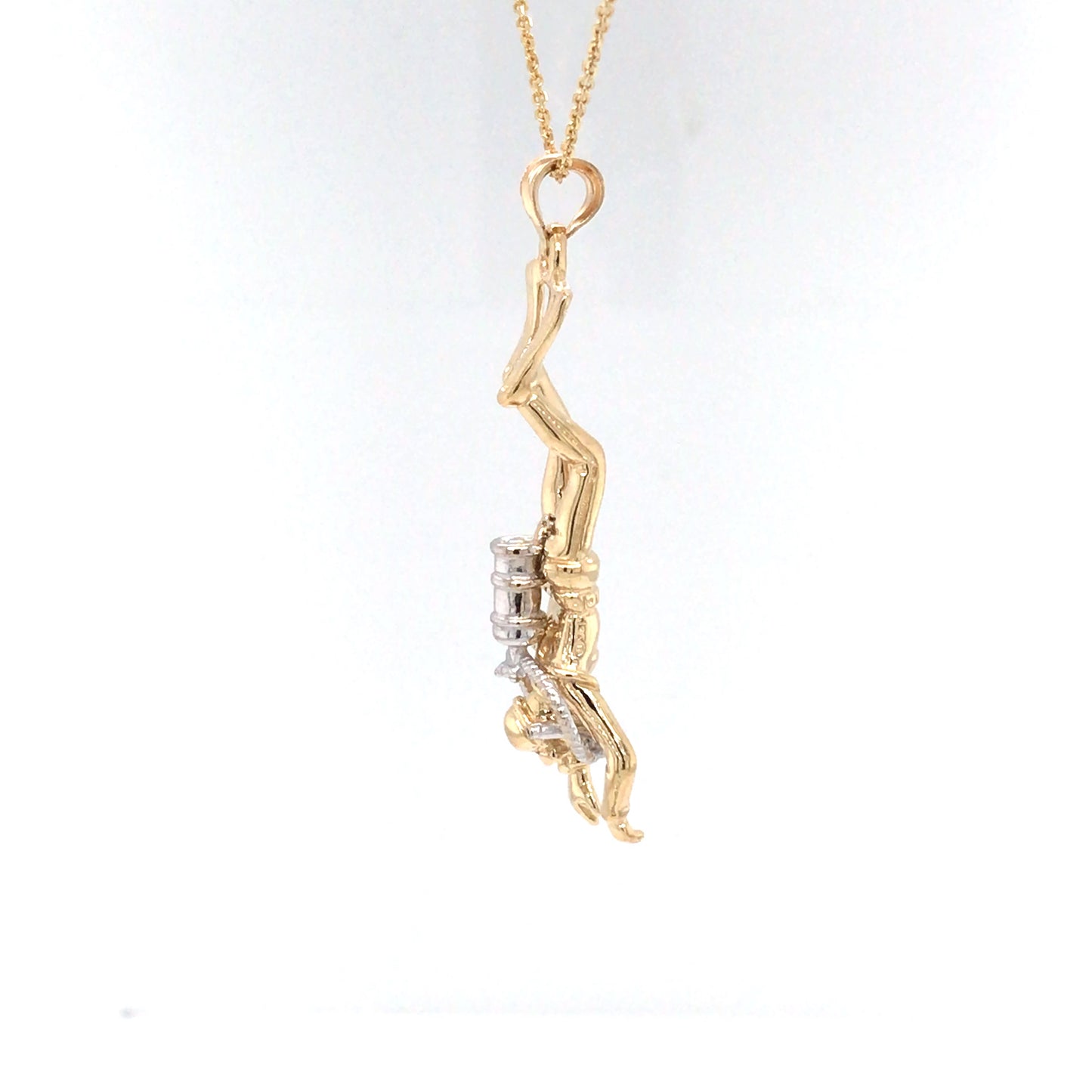 14KTT 3-D SCUBA DIVER PENDANT 7.7G