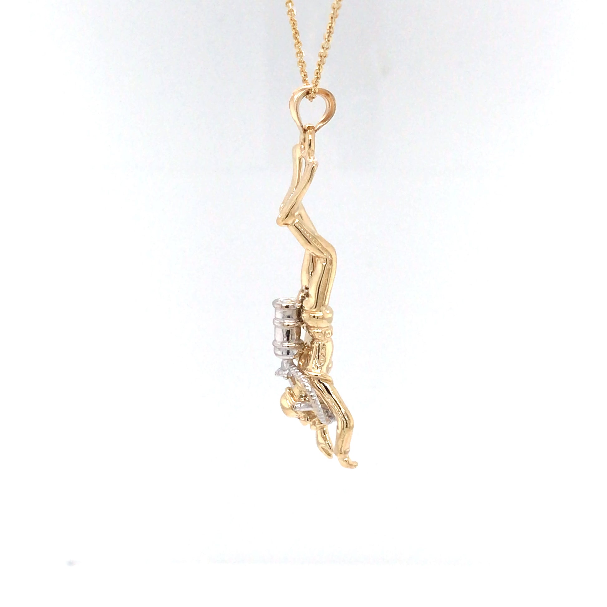 14KTT 3-D SCUBA DIVER PENDANT 7.7G