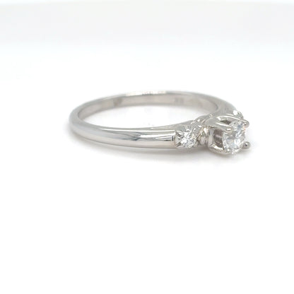 14KW 0.33CTW ROUND BRILLIANT DIAMOND THREE STONE RING VS/G-H 2.8G