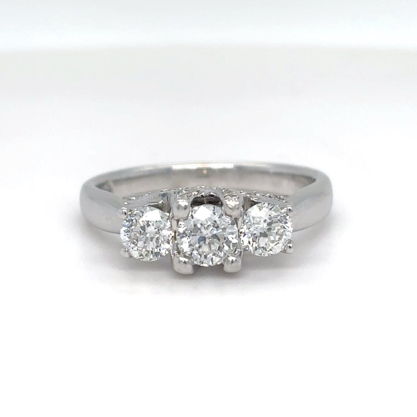 18KW 1.00CTW FANCY THREE ROUND DIAMOND RING SI1/G-H 5.4G