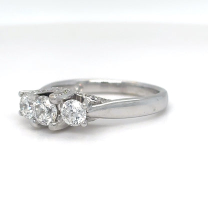 18KW 1.00CTW FANCY THREE ROUND DIAMOND RING SI1/G-H 5.4G