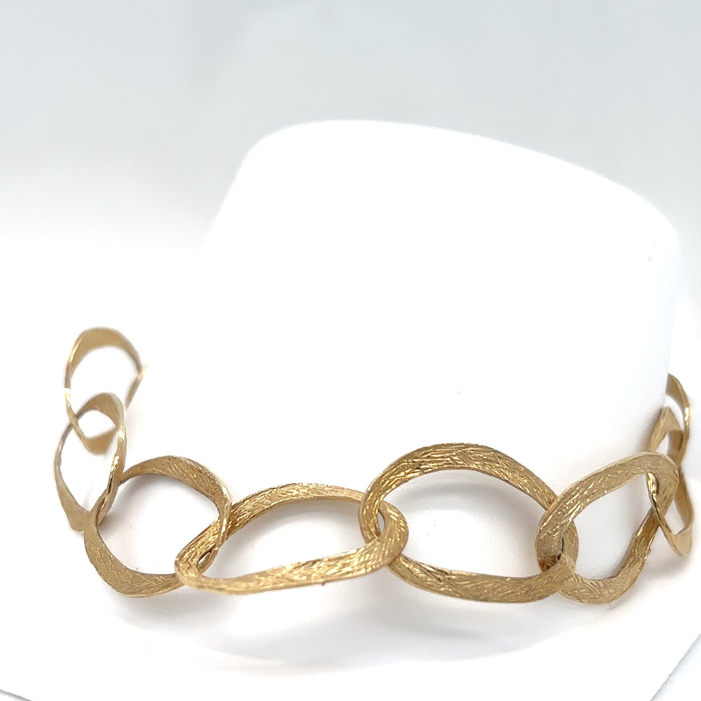 14KY 8" 15MM TEXTURED OVAL LINK BRACELET 9.9G
