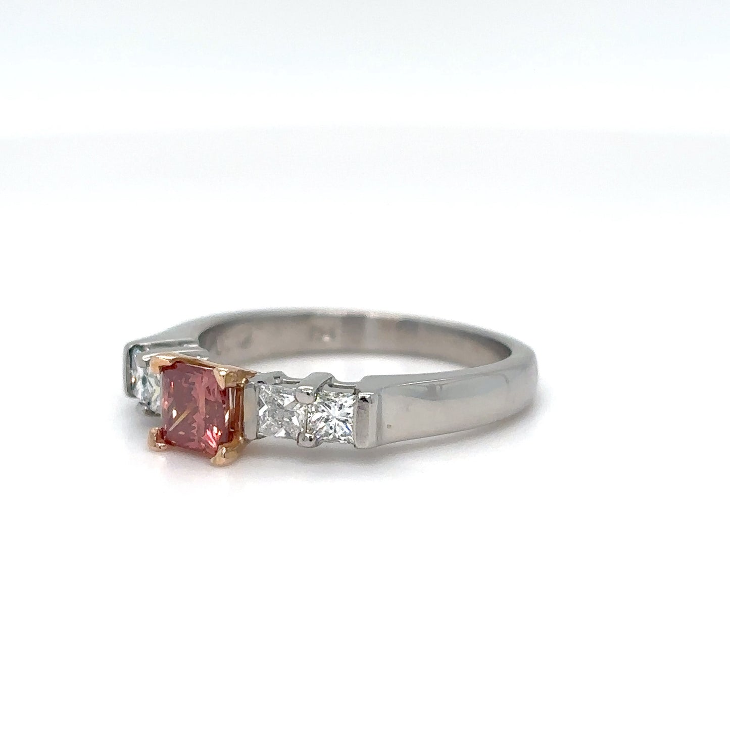 PLAT. 0.88CTW ENH. PINK-WHITE PRINCESS CUT DIAMOND RING VVS2-G 3.0G
