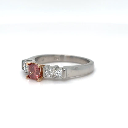 PLAT. 0.88CTW ENH. PINK-WHITE PRINCESS CUT DIAMOND RING VVS2-G 3.0G