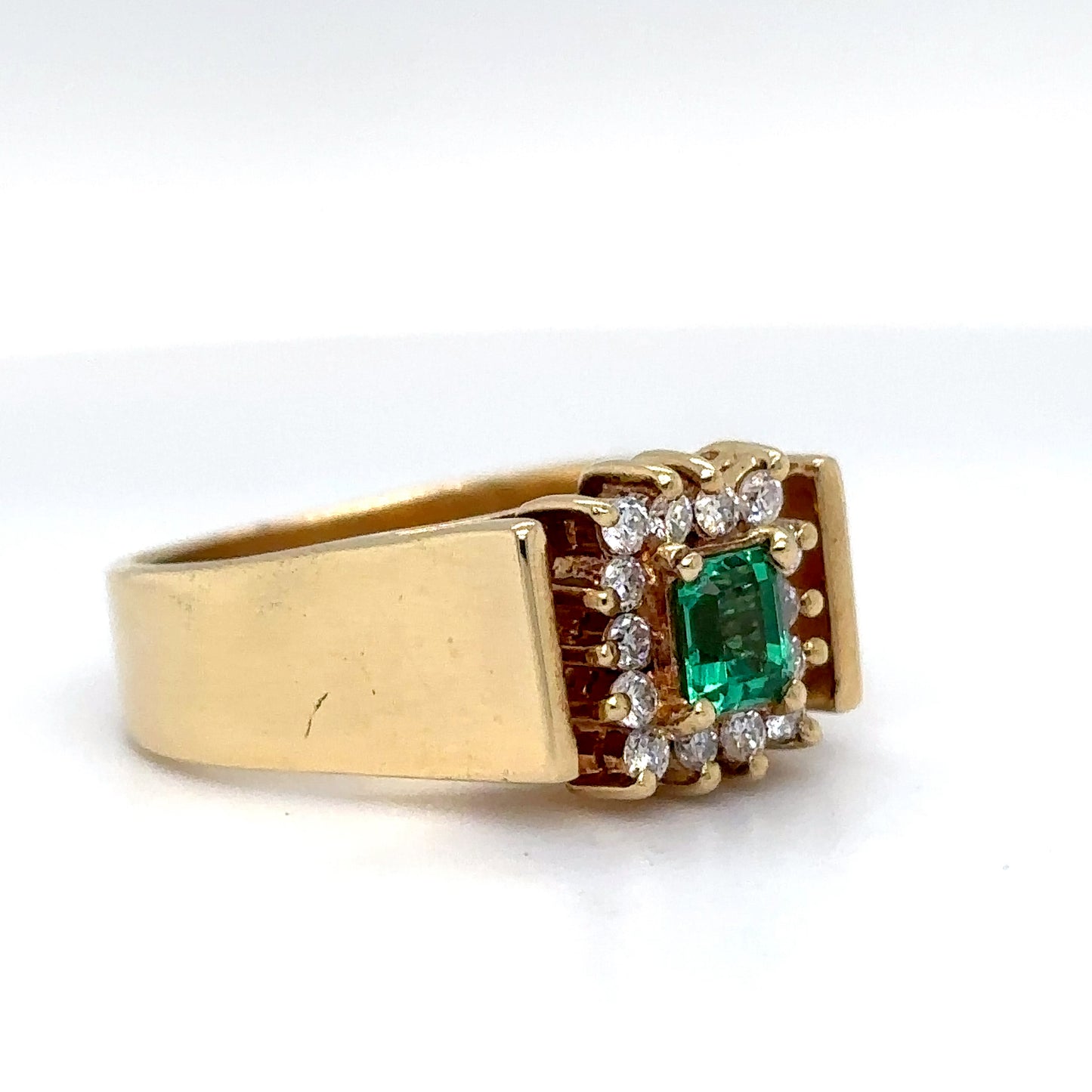 18KY 0.65CTW EMERALD-DIAMOND HALO RING "AAA" VS/G-H 8.6G