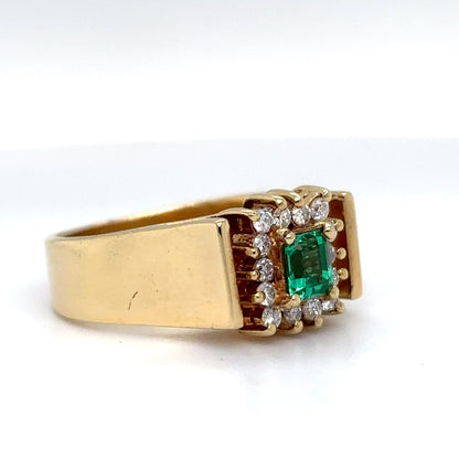 18KY 0.65CTW EMERALD-DIAMOND HALO RING "AAA" VS/G-H 8.6G