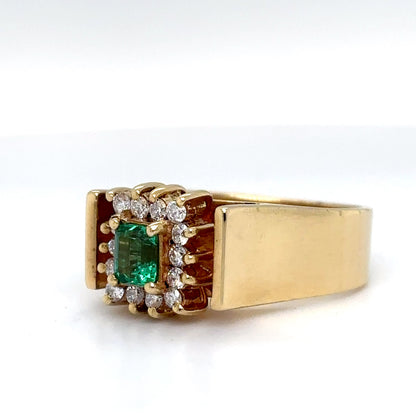18KY 0.65CTW EMERALD-DIAMOND HALO RING "AAA" VS/G-H 8.6G
