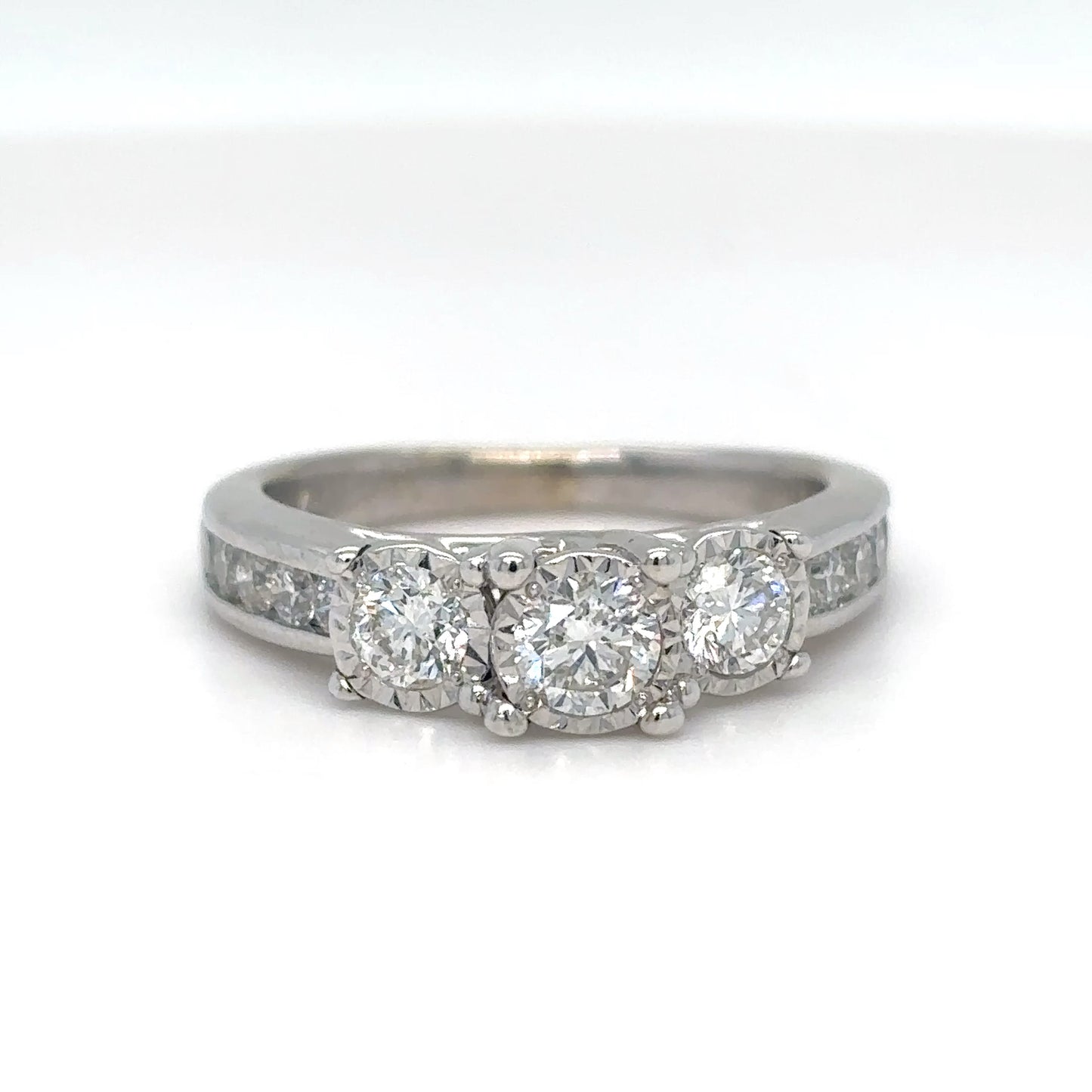 14KW 0.75CTW THREE ROUND DIAMOND RING SI2-I1/ G-I 4.5G