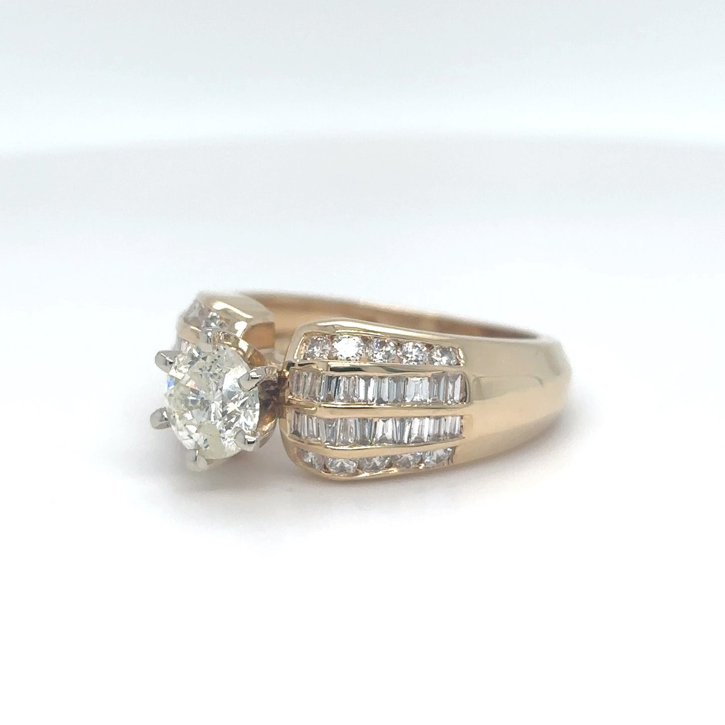 14KY 1.60CTW ROUND-BAGUETTE DIAMOND ENGAGEMENT RING I1/J-K 5.4G