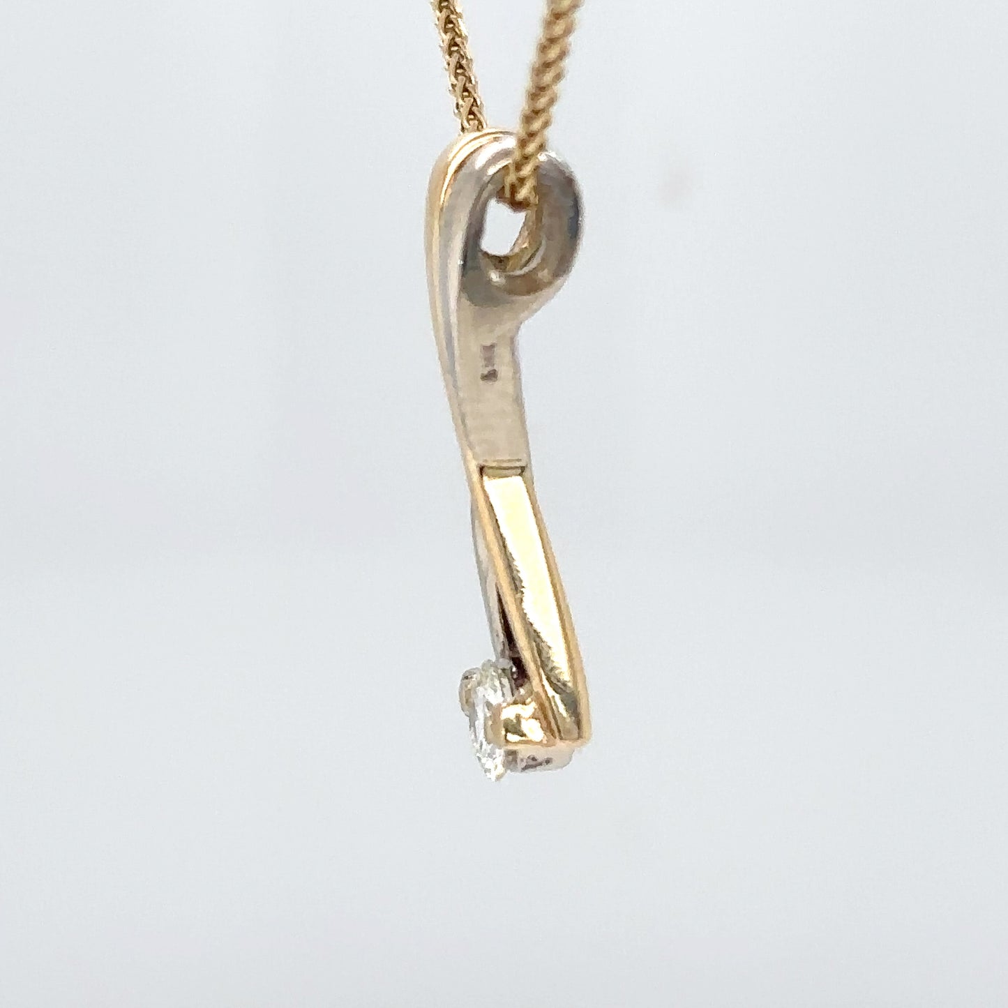 14KTT 0.25CT ROUND DIAMOND CROSSOVER PENDANT VS2/H-I