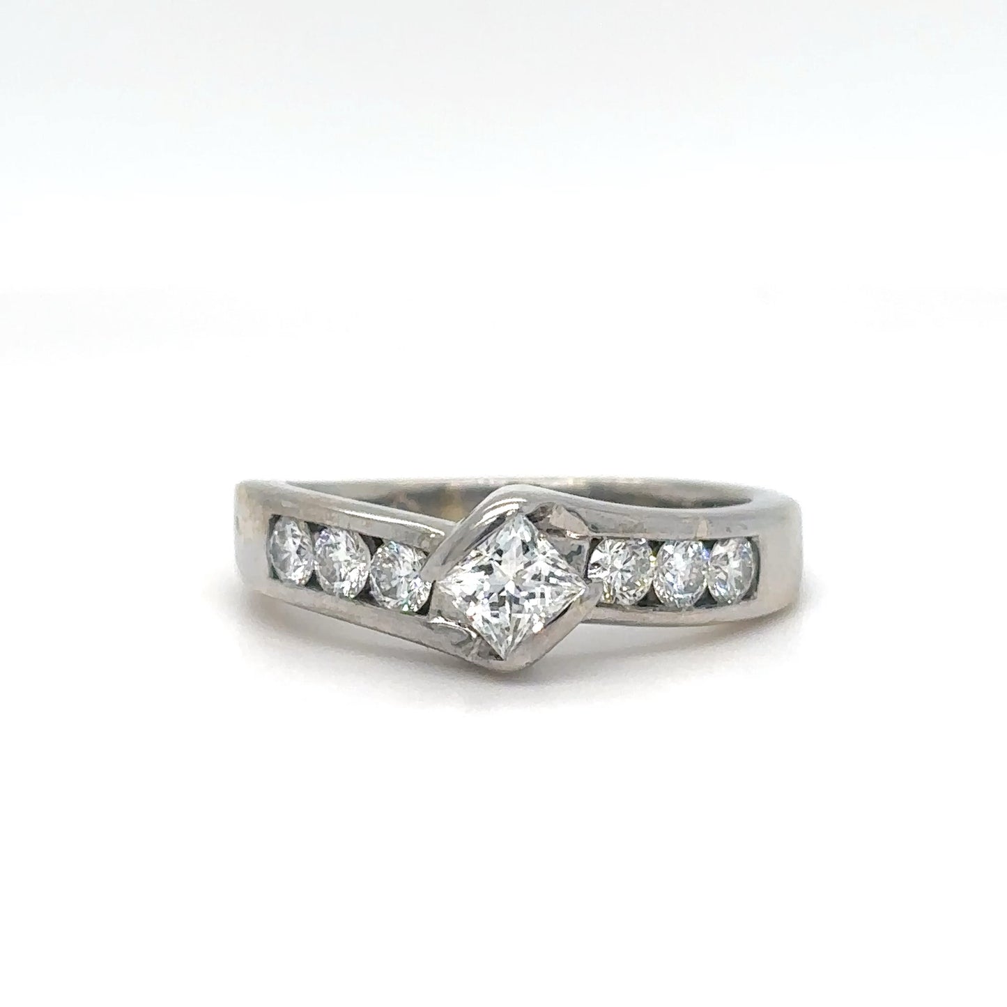 14KW "LEO" 0.90CTW PRINCESS-ROUND DIAMOND ENGAGEMENT RING SI1-2/I 4.9G