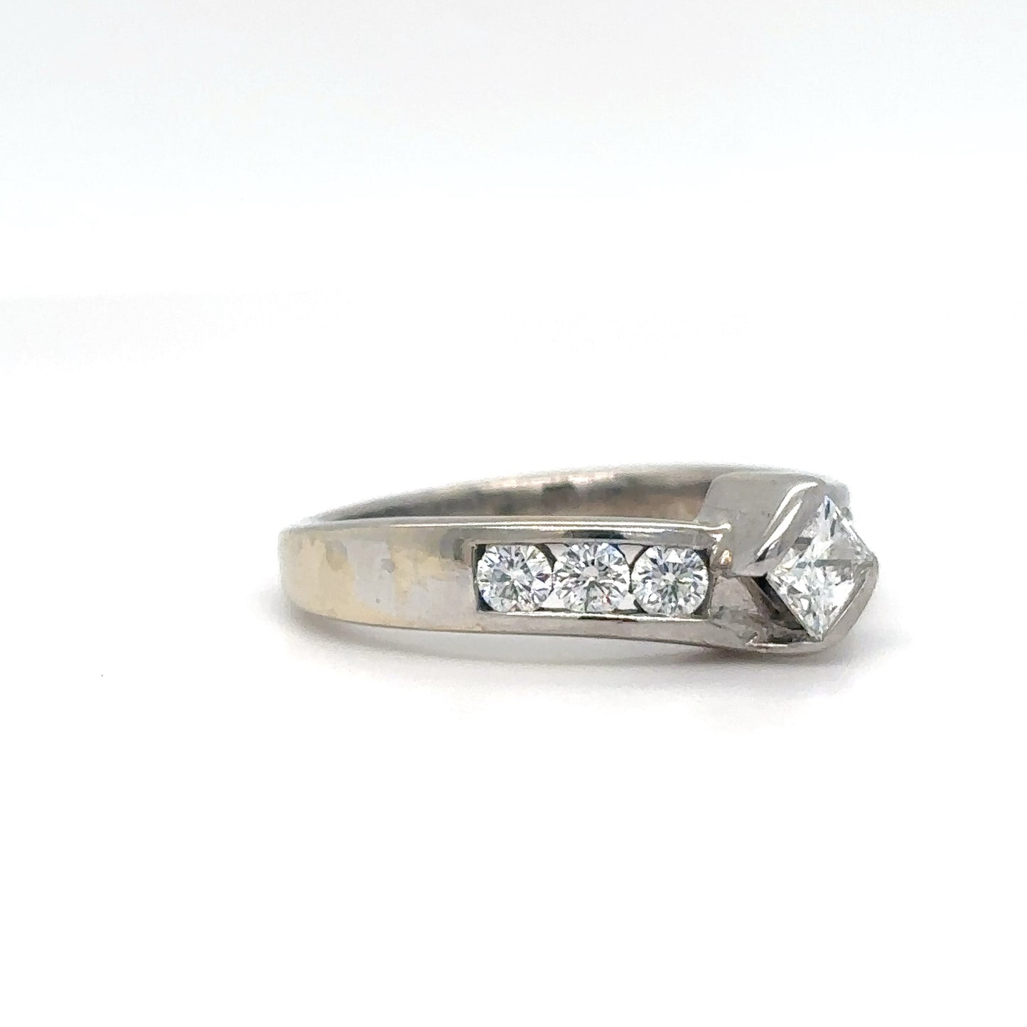 14KW "LEO" 0.90CTW PRINCESS-ROUND DIAMOND ENGAGEMENT RING SI1-2/I 4.9G