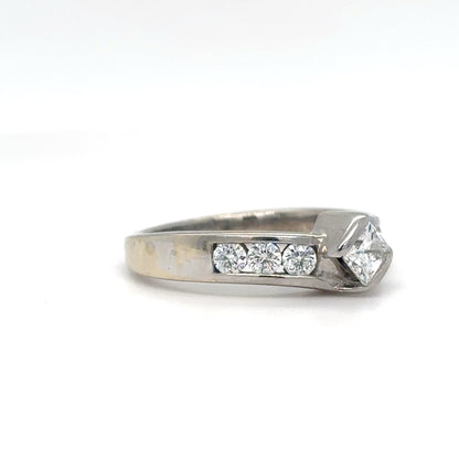 14KW "LEO" 0.90CTW PRINCESS-ROUND DIAMOND ENGAGEMENT RING SI1-2/I 4.9G