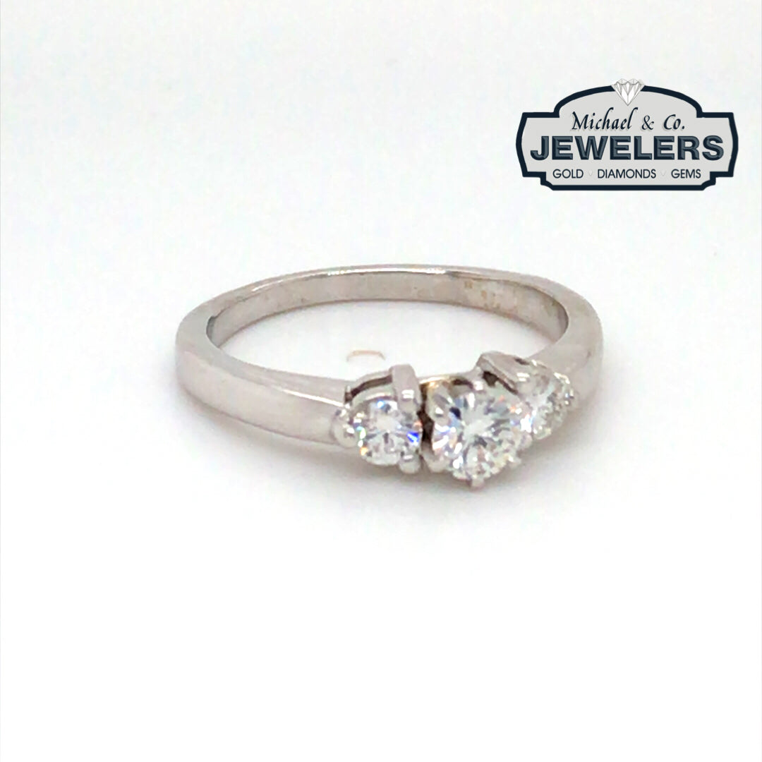 14KW 0.58CTW THREE ROUND DIAMOND RING VS2/H 3.6G